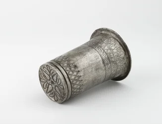 Gobelet en argent avec décoration incisée, 5ème siècle av. J.-C.